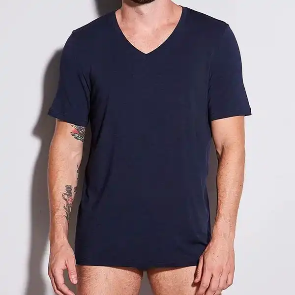 CAMISETA MANGA CURTA GOLA V EM VISCOSE MASCULINO