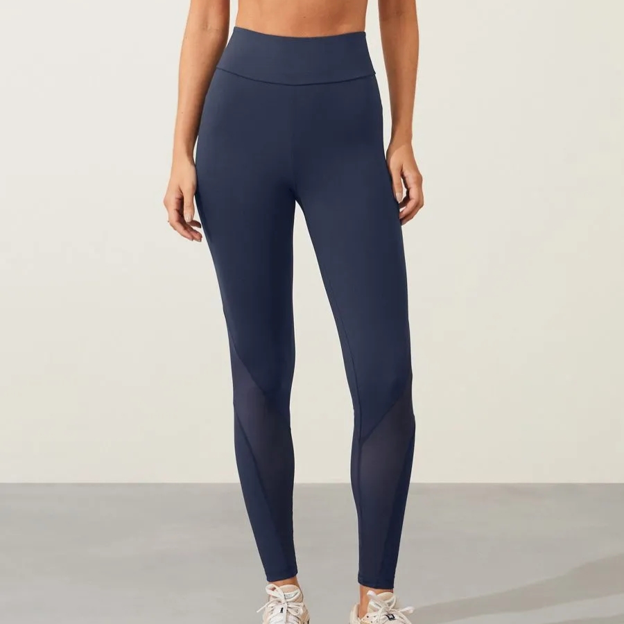 CALÇA LEGGING COM BOLSOS E RECORTE EM TULE