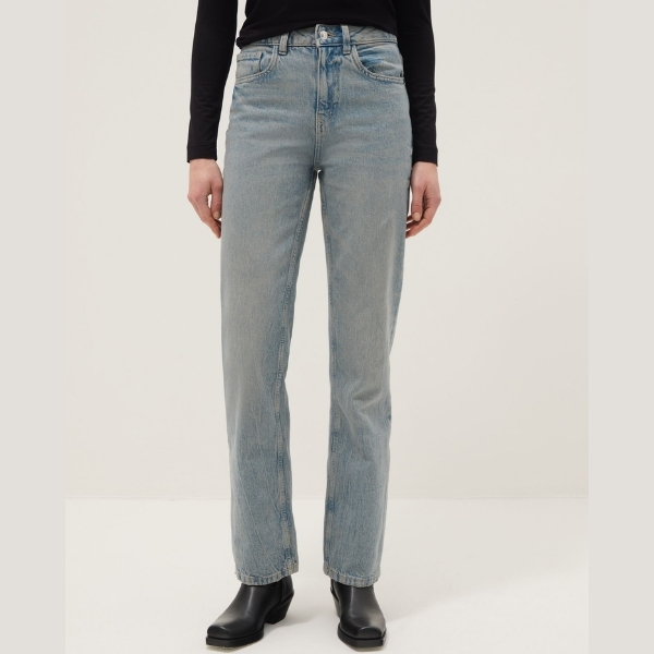 WOMEN'S JEANS