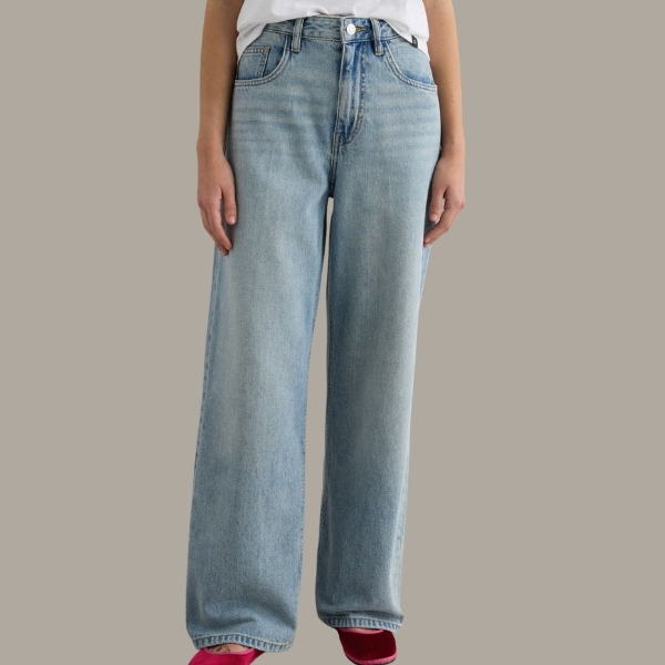 WOMEN'S JEANS