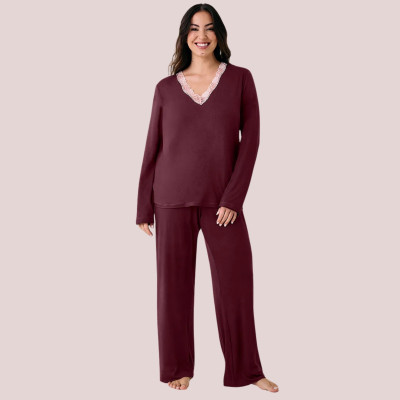 PIJAMA LONGO DECOTE V EM VISCOSE E RENDA MOON
