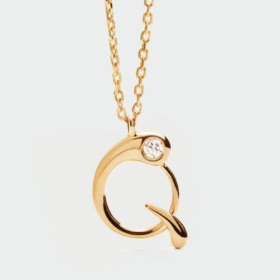 Q initial pendant necklace